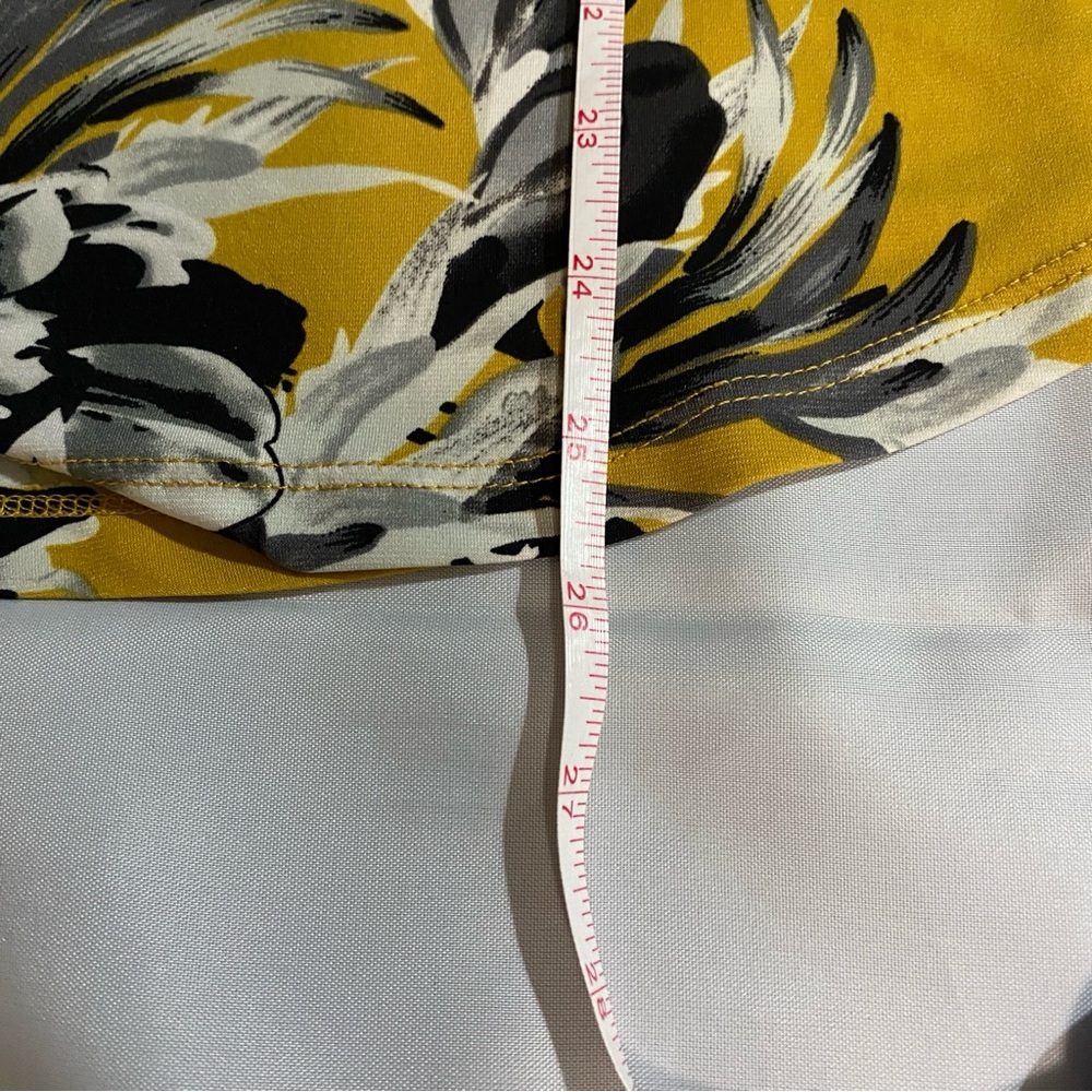 7th Avenue NY&Co Mustard Floral Keyhole Top | 3/4 Sleeve | Small - Picture 8 of 14